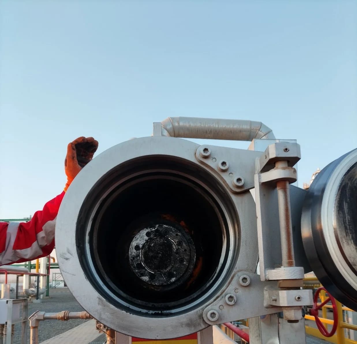 Lighter design, excellent for low-pressure and downstream pipelines. Does not damage the pipeline coating.